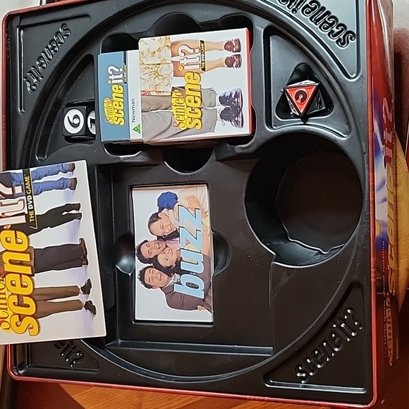 Seinfeld Scene Weaver Deluxe DVD Game - Red - Picture 5 of 5